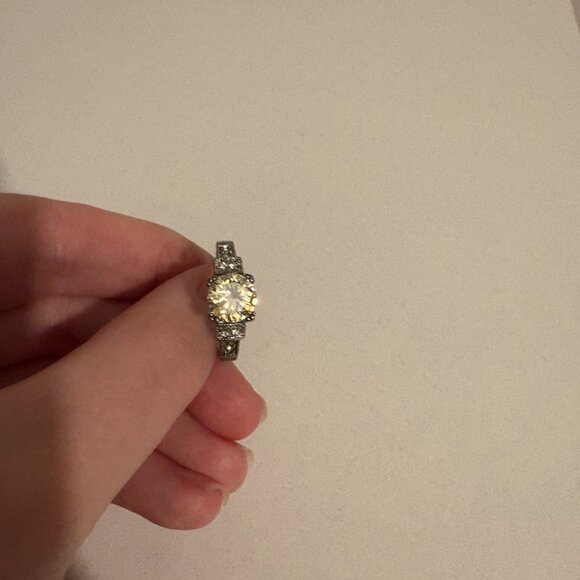 Lab Created Citron and Cubic Zircon Silver Ring size 8 1/2 - Picture 2 of 3